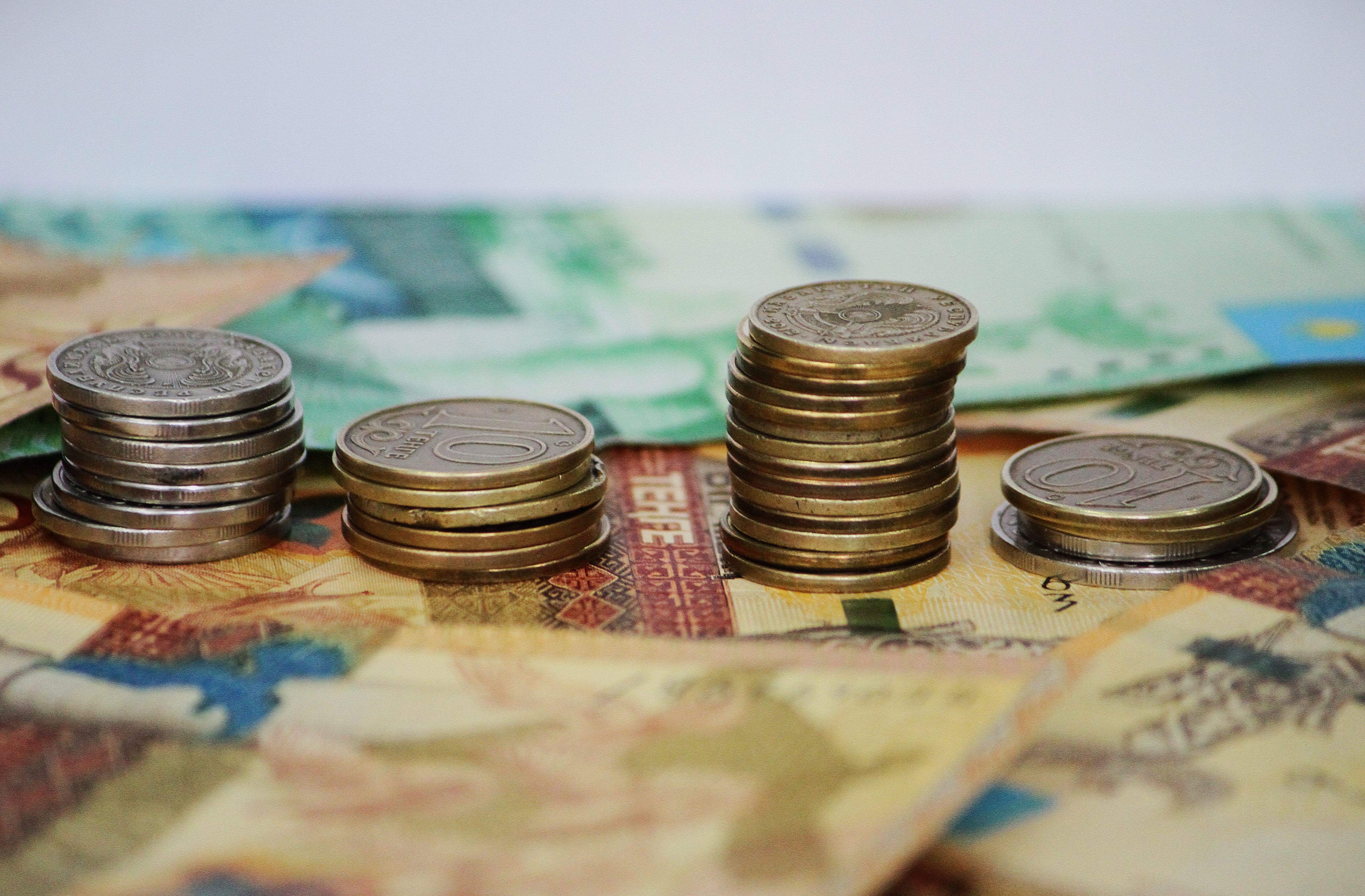 Расходы казахстанцев растут: на что уходят деньги